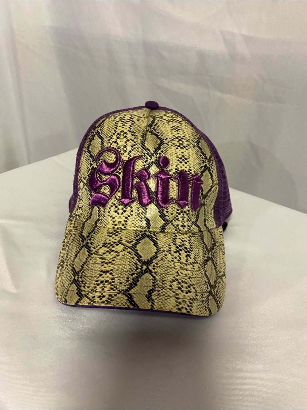 Skin Wiman’s Snake-Print Baseball Cap with Purple Accent